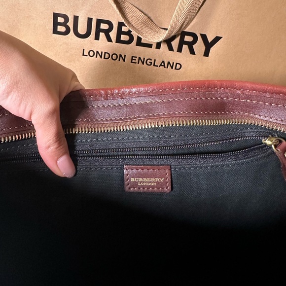 BURBERRY Medium Tote - Picture 13 of 13